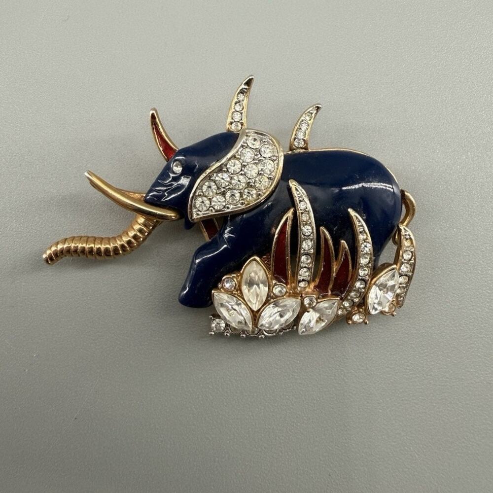 Vintage Hattie Carnegie Blue Elephant In The Grass Rhinestone Lucite Brooch
